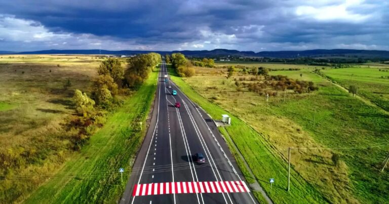 Правительство направило 12,6 млрд. США на поддержание дорог в 2025 году.