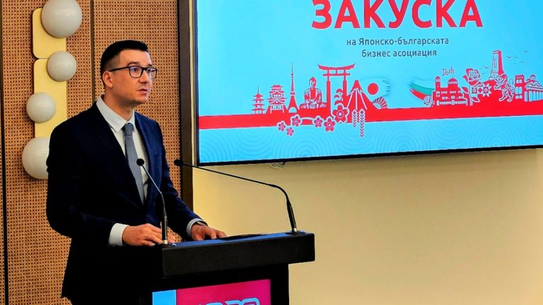 Министр вспомнил, как Болгария Астон в мире на выставке в Японии