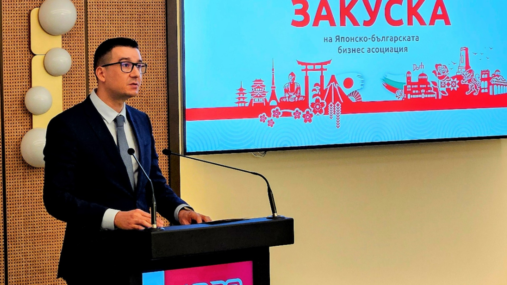 Министр вспомнил, как Болгария Астон в мире на выставке в Японии