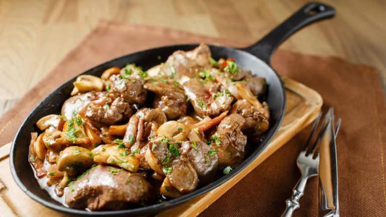 В чем секрет самой хрупкой куриной печени на сковороде