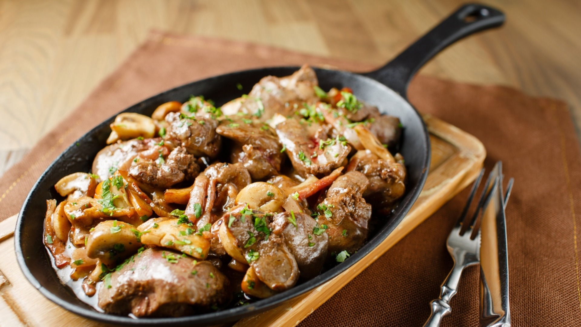 В чем секрет самой хрупкой куриной печени на сковороде