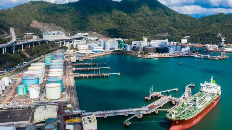 После обязанностей Трампа: цена нефти претерпела изменения с октября.