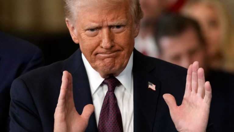 Обмен в США продолжает серьезно наказывать экономические меры Трампа