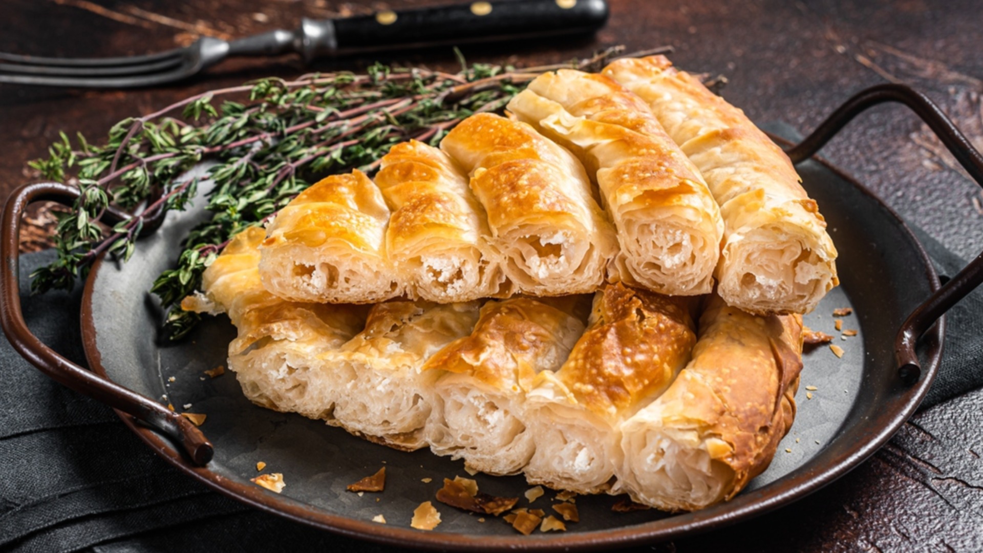 Вот как приготовить самый простой и экономичный сырный пирог