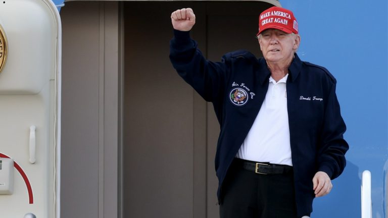 Из -за обменов: более 100 директоров крупных компаний на экстренной встрече с Трампом