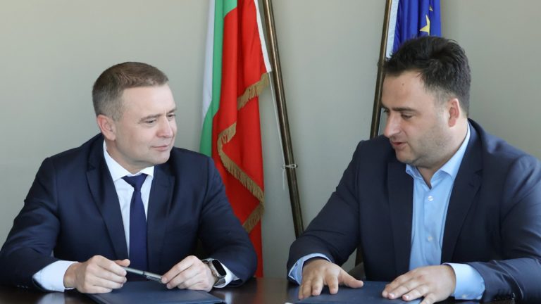 Академия экономики Свиштова и Комиссия по финансовому надзору завершили соглашение о сотрудничестве