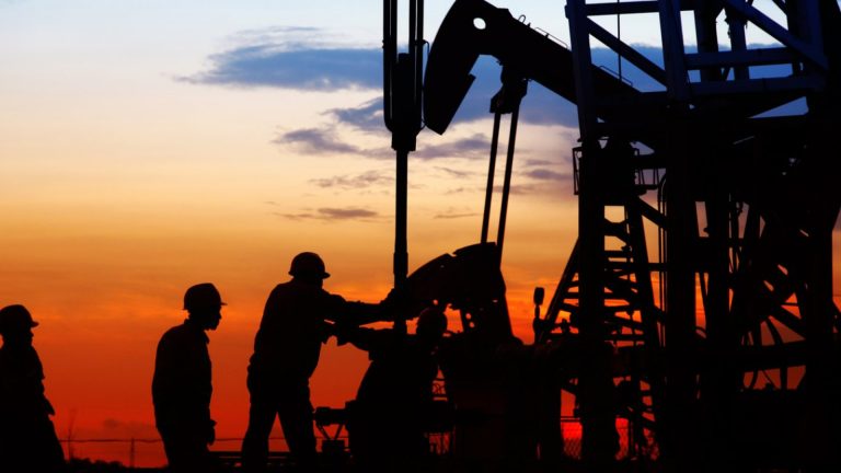 Обращаясь к цене нефти после новостей о войне в Украине