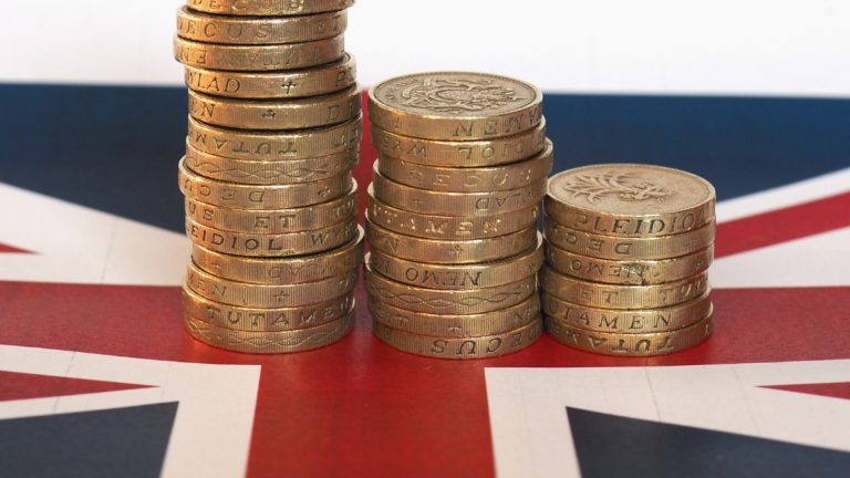 Британская экономика неожиданно сократилась в начале 2025 года.