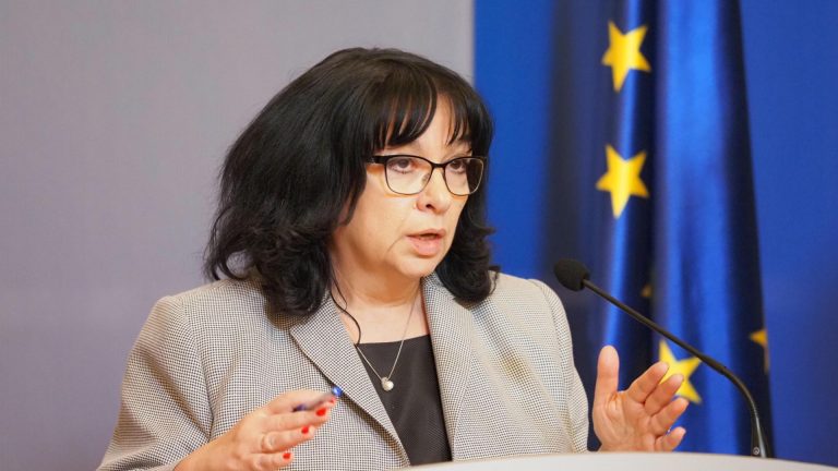 Temenuzhka Petkova: бюджет предоставляет деньги на увеличение пенсий и проектов в муниципалитетах