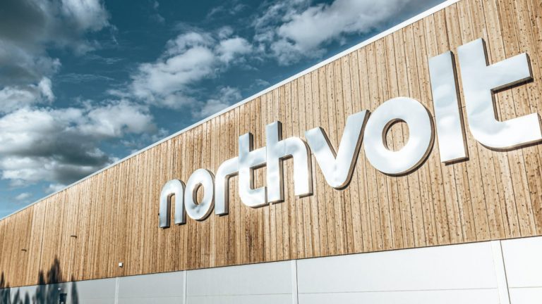 Большой производитель аккумулятора объявил о банкротстве