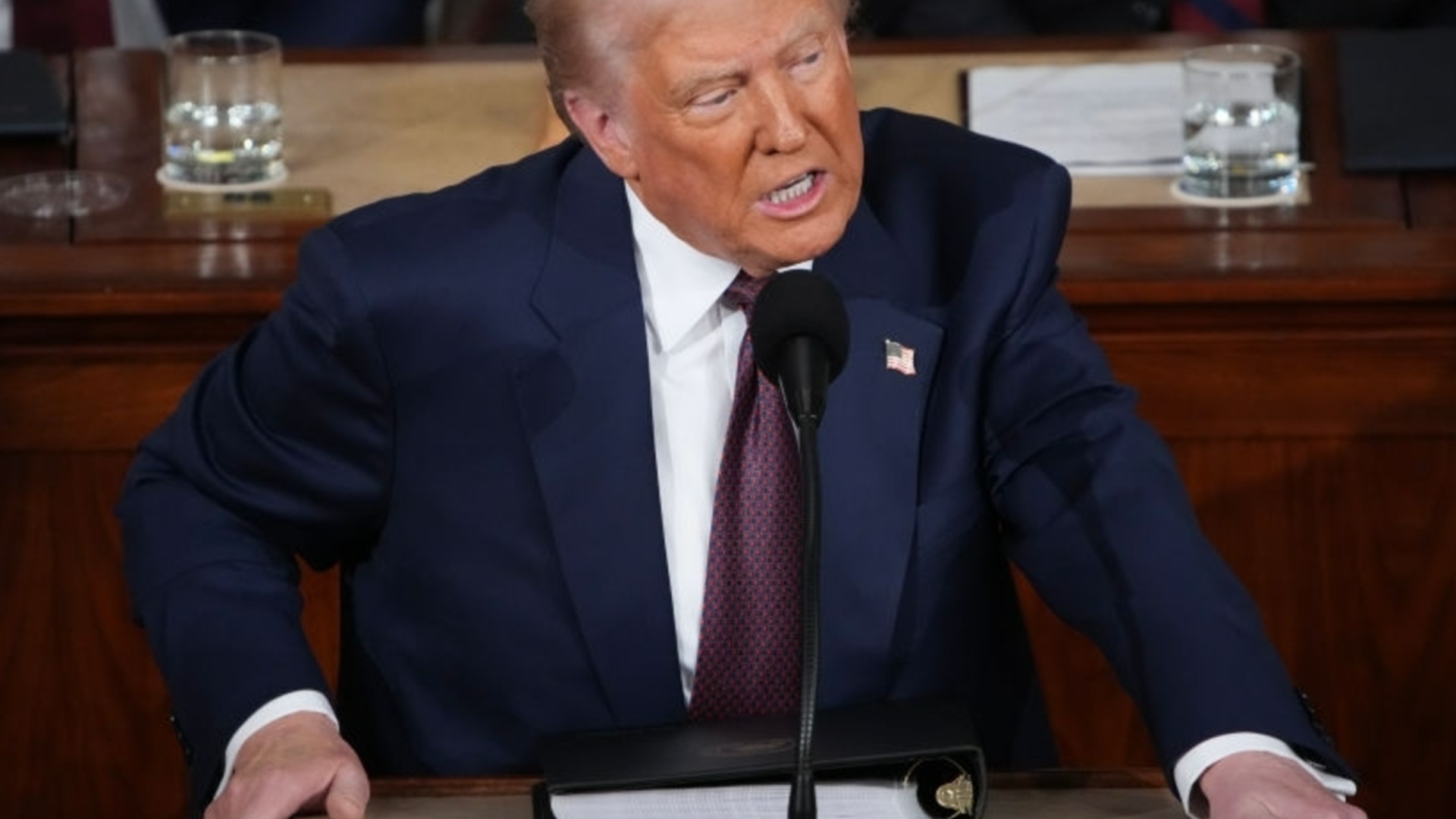 Трамп угрожал европейским товарам с 200% обязанностью