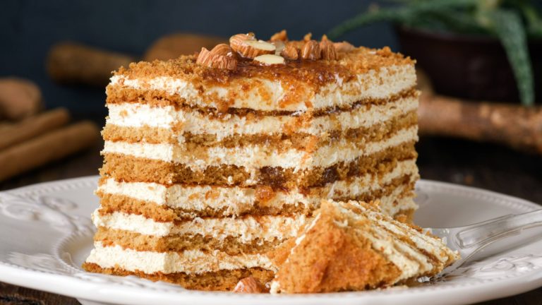 Вкусный наполеонный торт, от которого вы будете лизать пальцы
