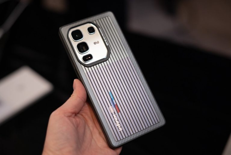 Телефон с солнечными панелями на спине поступает не от Samsung или Apple, а от китайцев. Как твоя жизнь проще