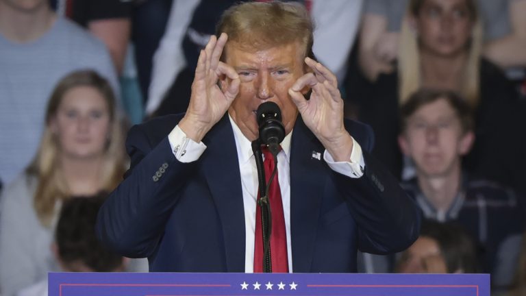 Канада с «ядерной коммерческой ракетой» против Соединенных Штатов - Эротический взрыв: пока шутка (видео)