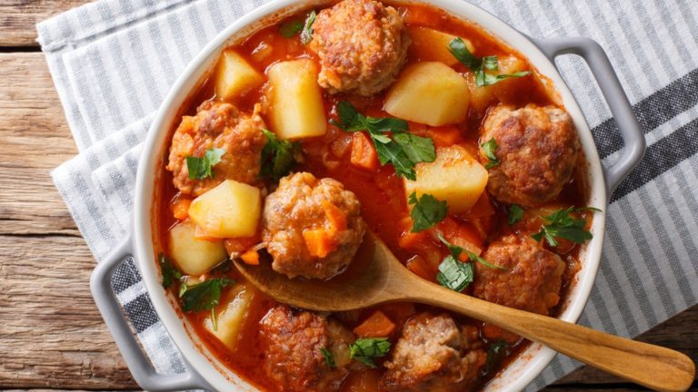Фрикадельки в томатном соусе: рецепт, который они становятся самыми вкусными