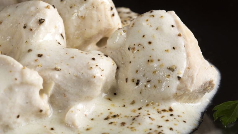 Самая вкусная куриная фрикада приготовлена ​​таким образом. Вы будете поражены рецептом!