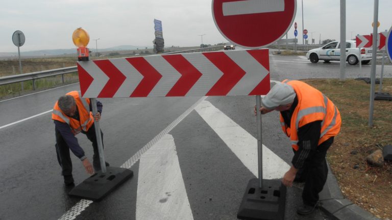 Строительная отрасль: компании ждут задержки миллионов для работы