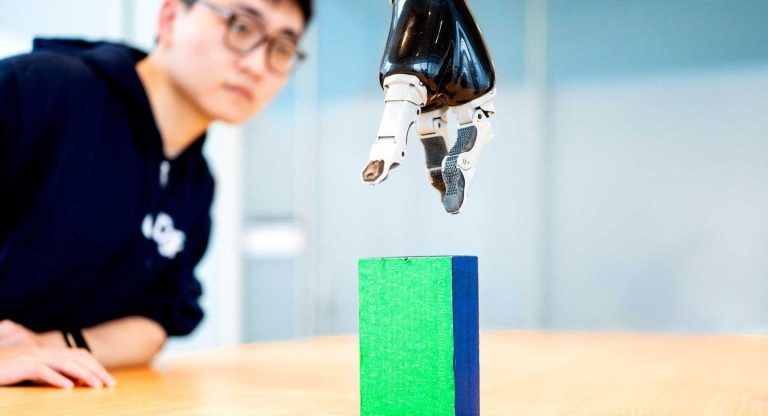 Интерфейсы мозговых компьютеров: новая граница для парализованных людей