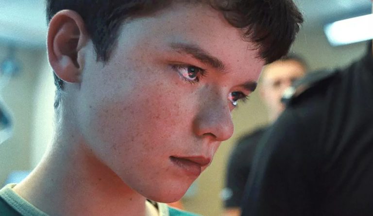 Первое производство Netflix, которое доминирует в вершине телевизионной аудитории и побивает все записи в Великобритании