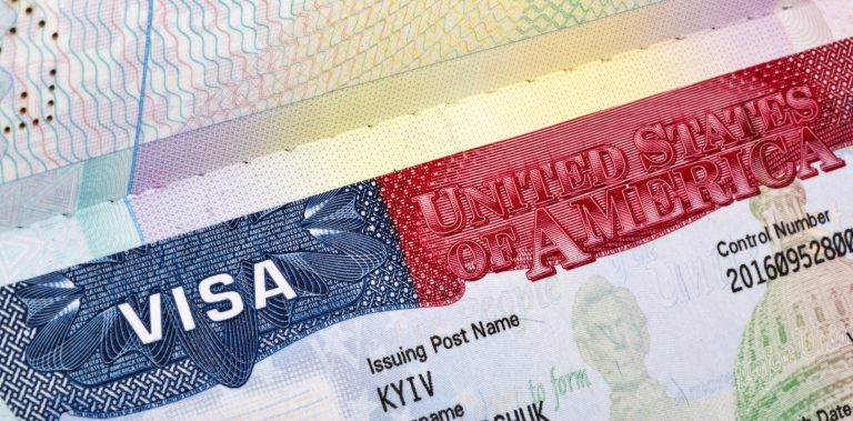 Зачем было бы хорошо избегать путешествий в США, чтобы не было проблем с границей. Мы должны были избежать визы, но я дал меры Дональда Трампа
