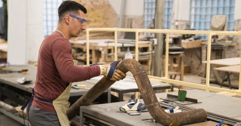 Два из трех малых предприятий в Украине планируют продлить в 2025 году, но индекс настроения ухудшается - исследование