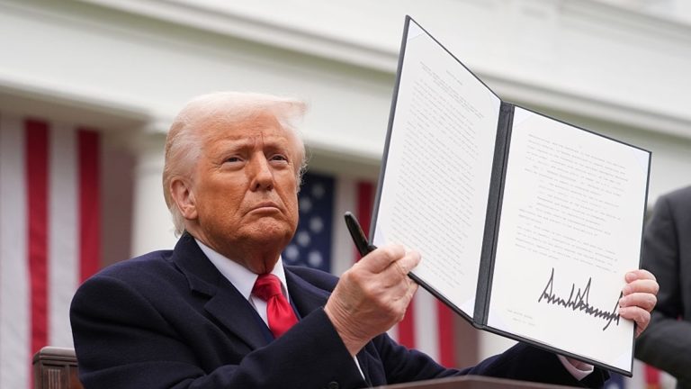 Деньги и лицемерие: искусство заключения сделки с Трампом