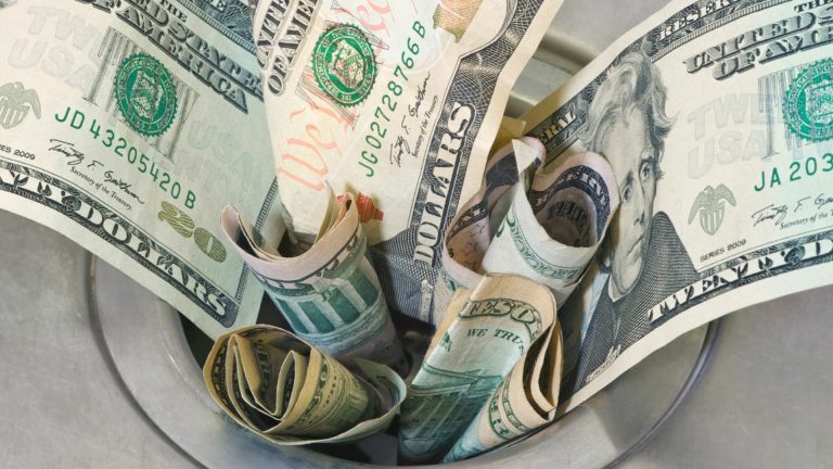 Доллар по -прежнему уверенный актив или начинает выглядеть как валюта развивающихся стран