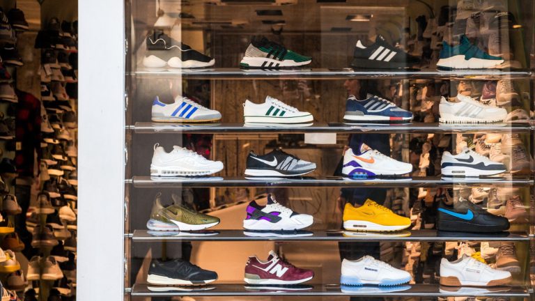 Уолл -стрит Паника после обязанностей Трампа: список большого неудачника*