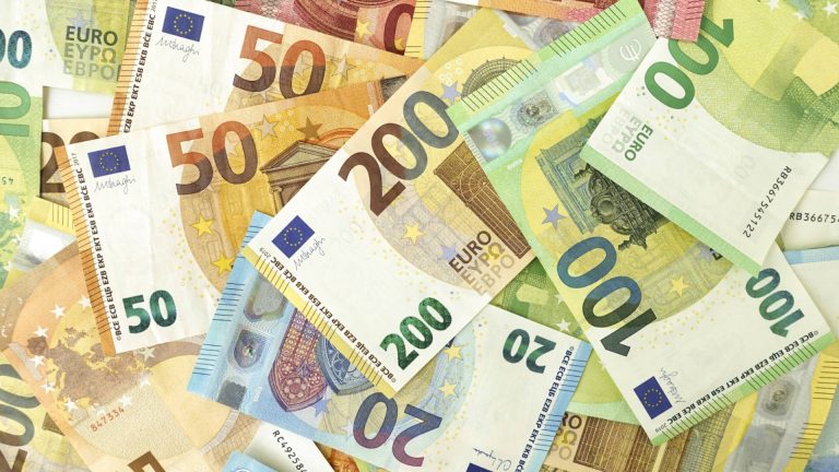 Болгария после приема евро: заработная плата будет расти