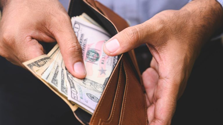 Так же, как «Korecom»: страна, которая открыла магазины, которые принимают только доллары