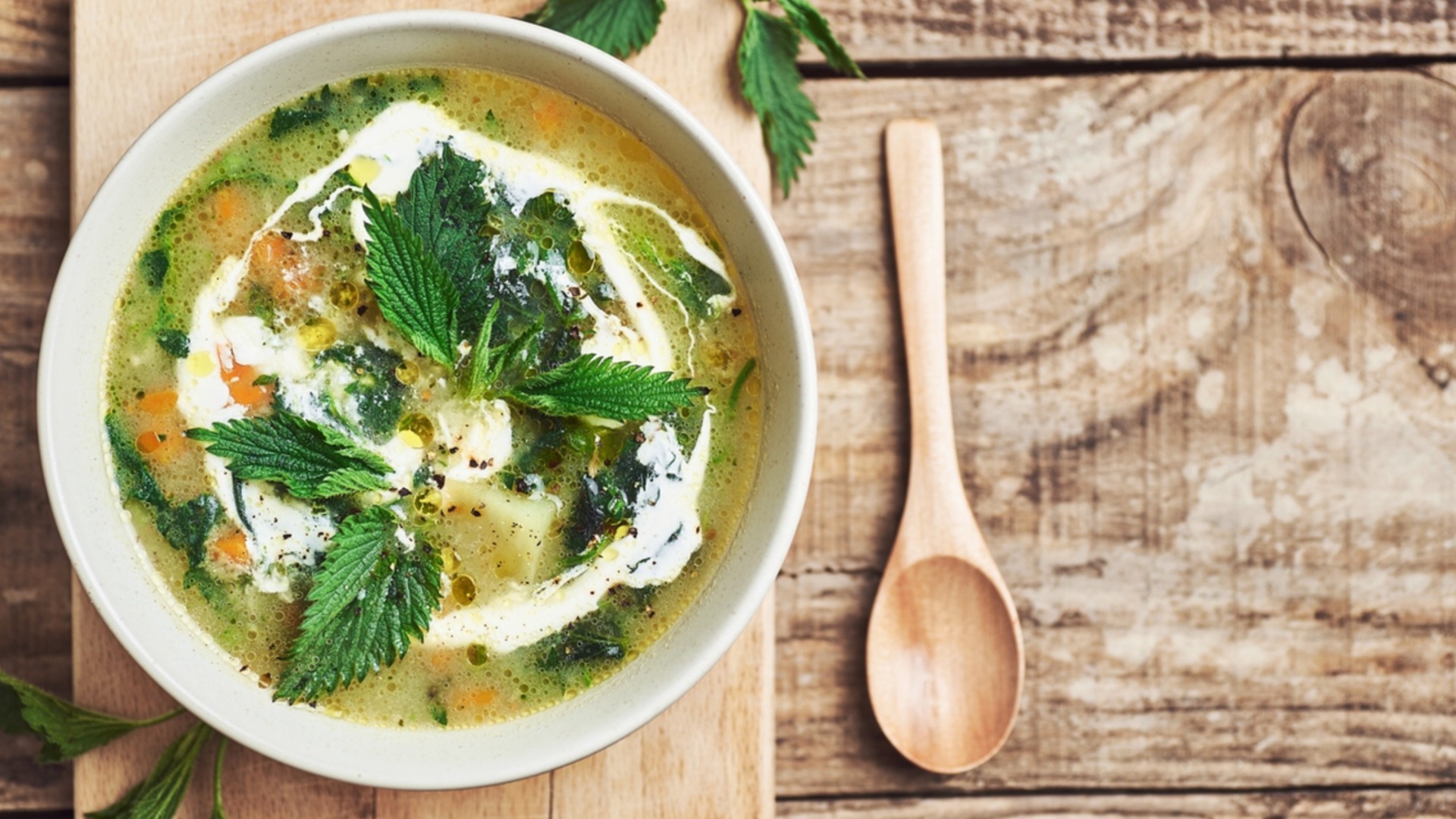Самый вкусный суп с крапивой с курицей: вы пожалеете, что до сих пор не пробовали его