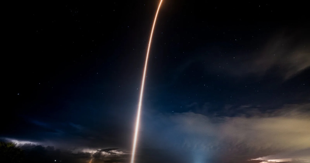 SpaceX отправил команду в первую в истории полярную орбитальную миссию
