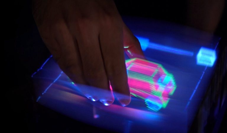 Впервые можно связаться и обработать 3D -голограммы - как и в фильмах SF