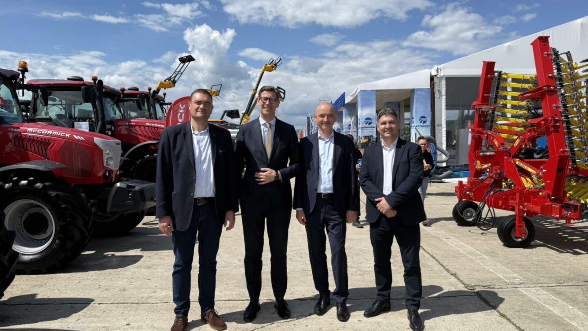 UBB и UBB Interlise Standed рядом с фермерами и в этом году издания Bata Agro