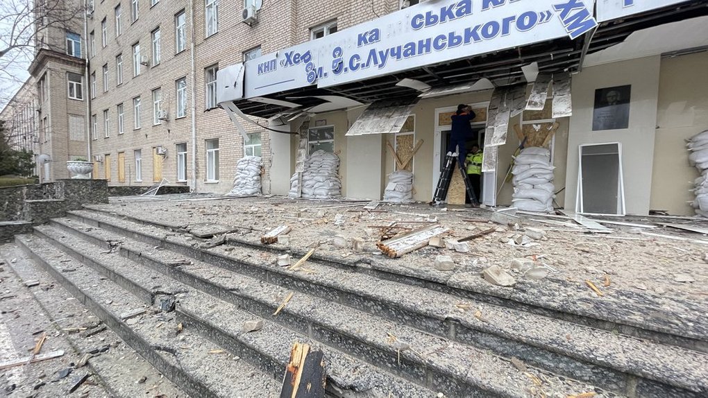 В течение года число поврежденных медицинских учреждений в Украине увеличилось на 40%