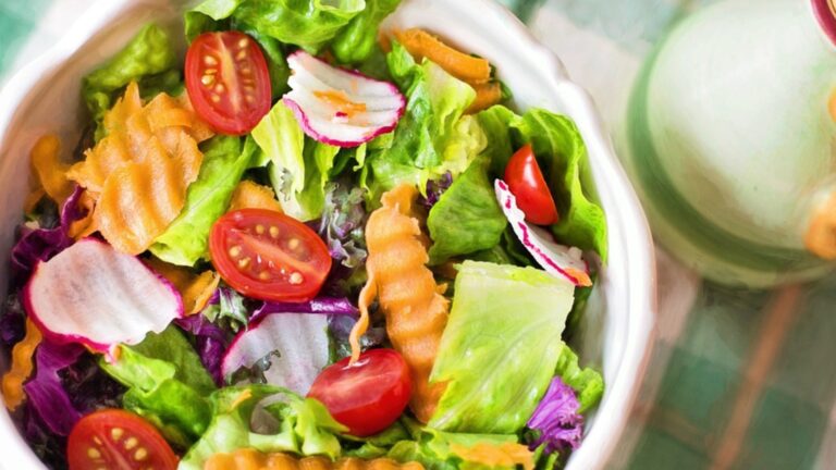 Вкусный и свежий салат на День Святого Георгия, который стал хитом