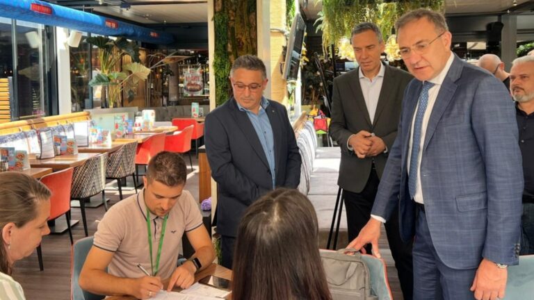 Десятки тысяч: Гутсанов объявил, сколько иностранцев будут работать в Болгарии в 2025 году.