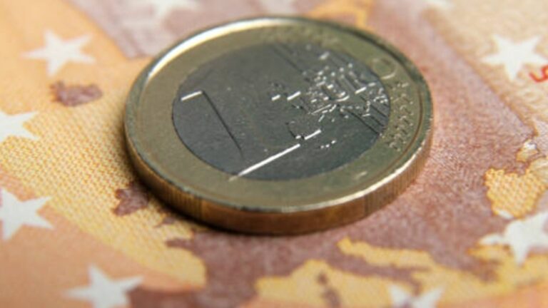 Европейский курс перешел психологическую границу с долларом