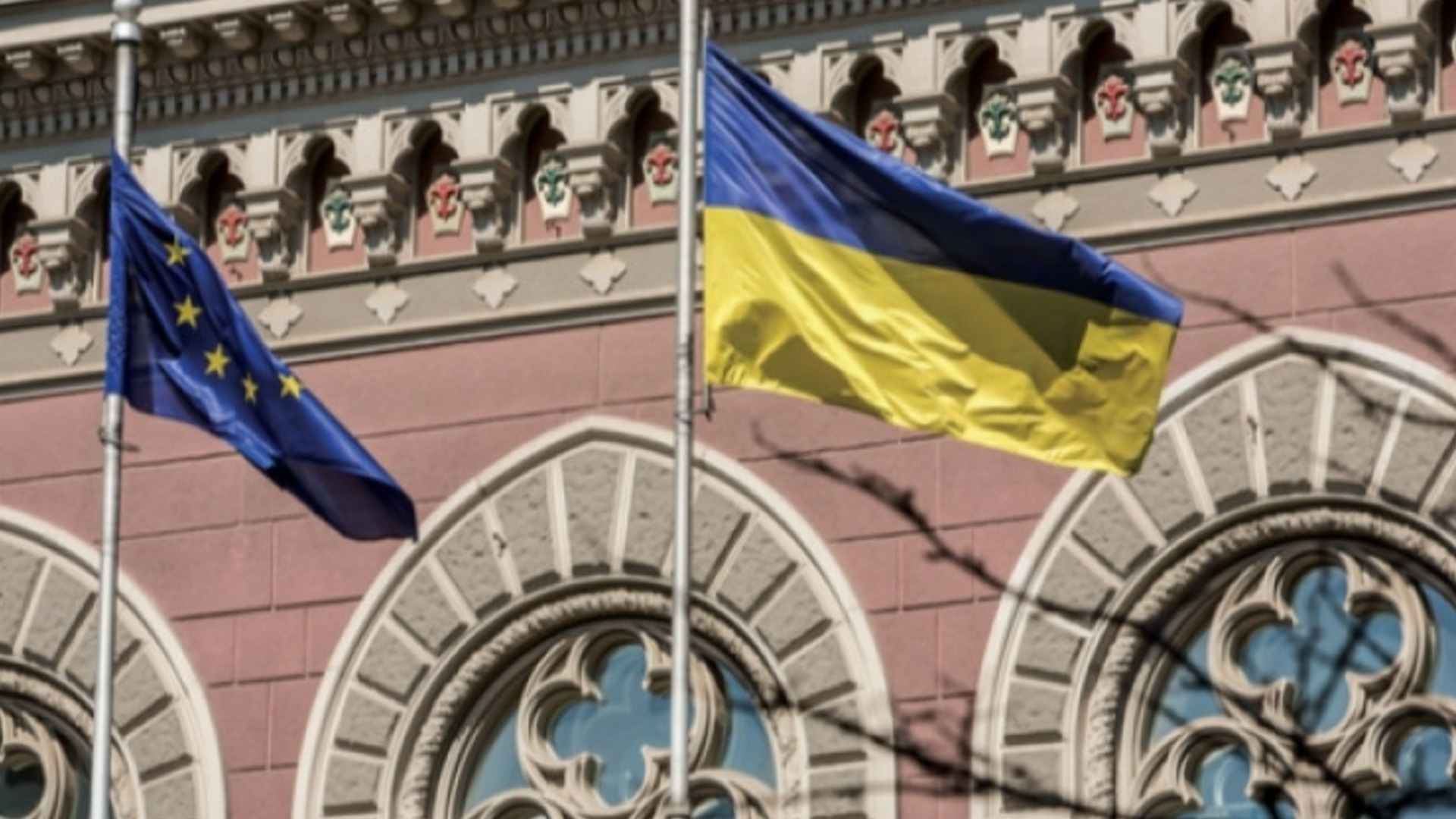 Украина рассматривает возможность переезда на евро
