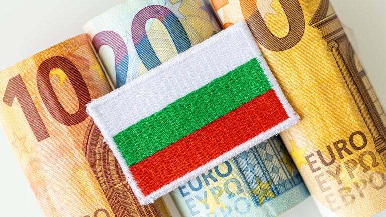 Экономист: Болгария разбогатет евро