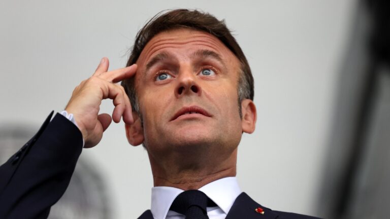 Французская экономика опасно близко к краю пропасти