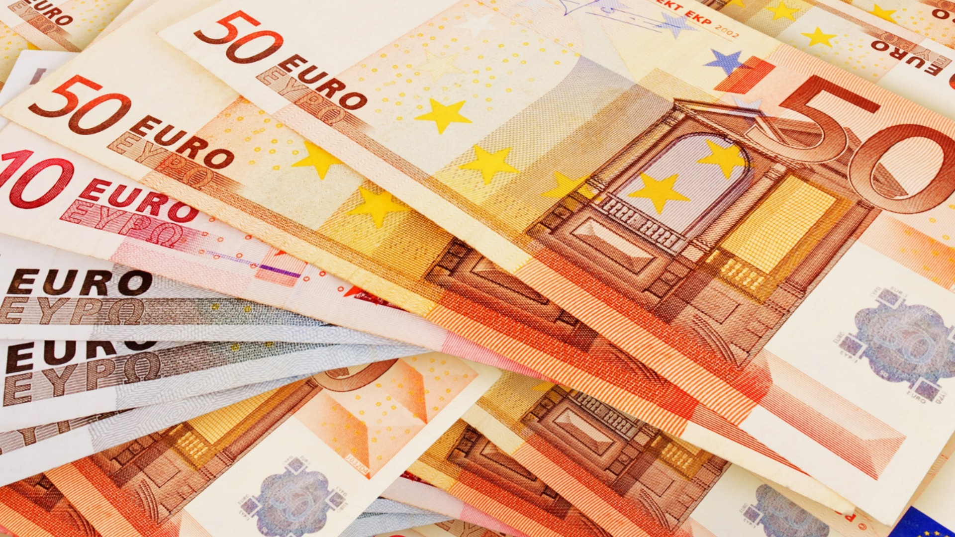 Резкое изменение в евро -курсе против доллара в конце недели