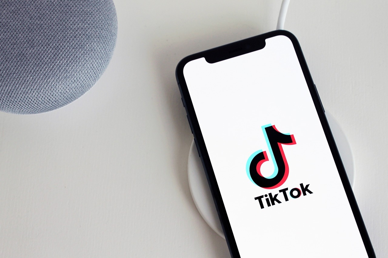 Tiktok укрепляет свою защиту в Румынии: меры, предпринятые для защиты выборов 2025 года.