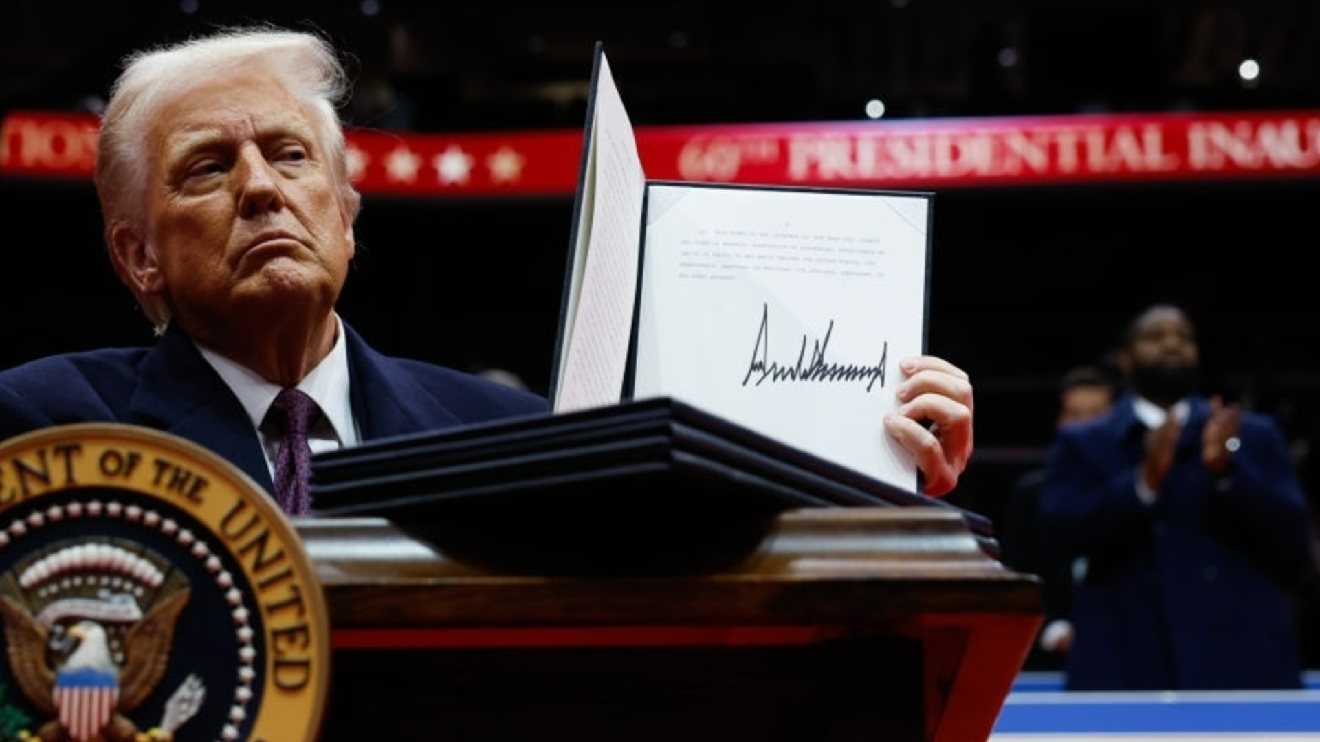 Новые обязанности Трампа вступили в силу