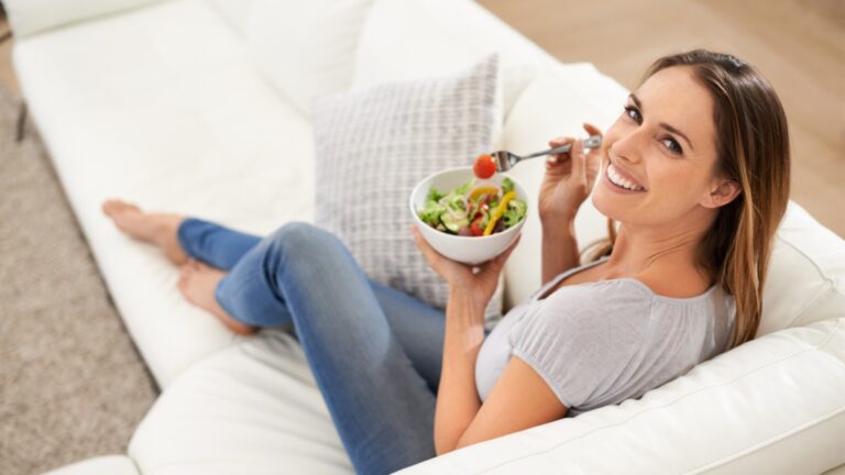 Мало кто знает, как приготовить яблочный салат