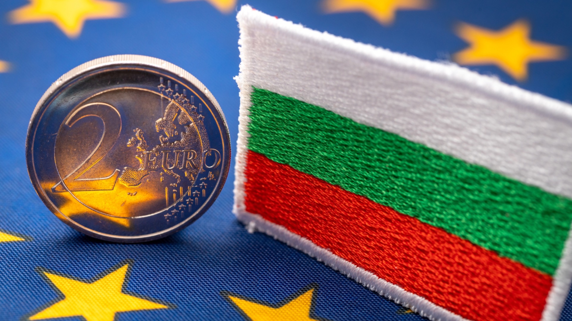 Опрос: 46% болгар хотят евро, 46% против