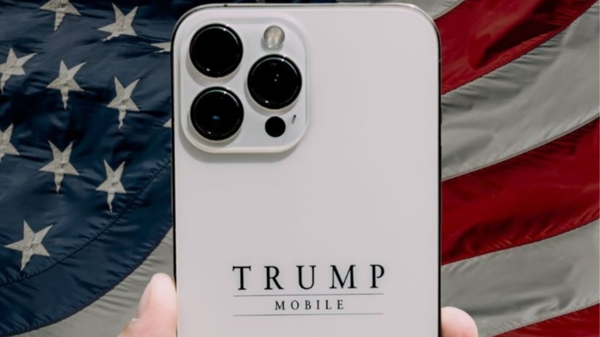 Трамп вступает в бизнес мобильных услуг: запускает золотой телефон (фото)