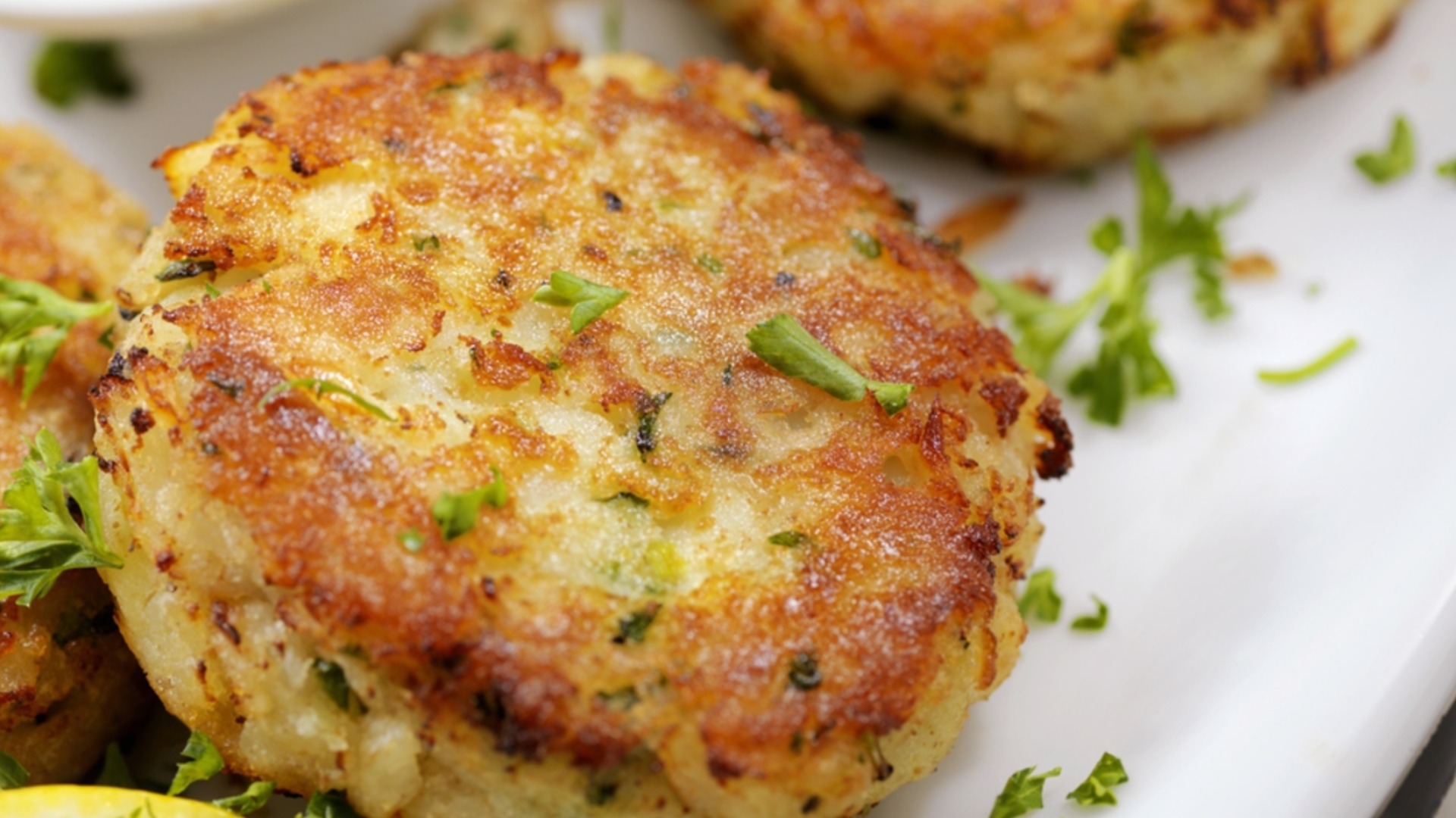 Картофельные фрикадельки с сыром и док