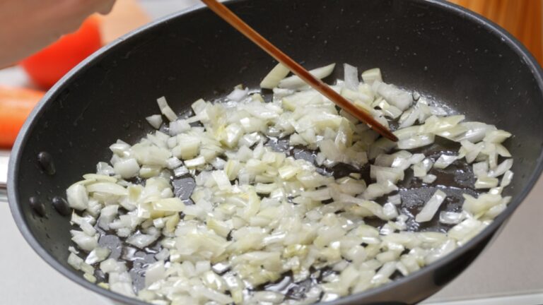 Лук Фрай: Поместите это в кастрюлю, и вы забудете о плохом запахе