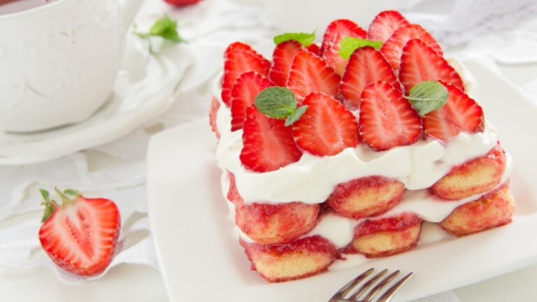 Как приготовить любимый тирамису с клубникой